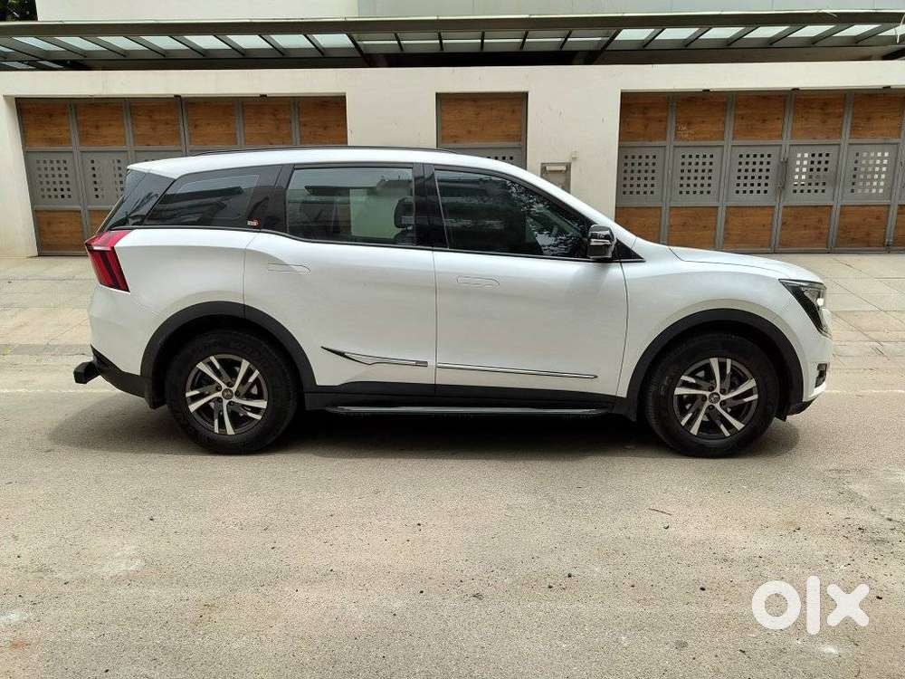 Mahindra Xuv700 2.0 Ax 5 Petrol Mt 7 Str, 2023, Petrol