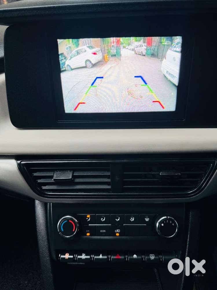 Mahindra Xuv700 2.0 Mx Petrol Mt 5 Str, 2023, Petrol