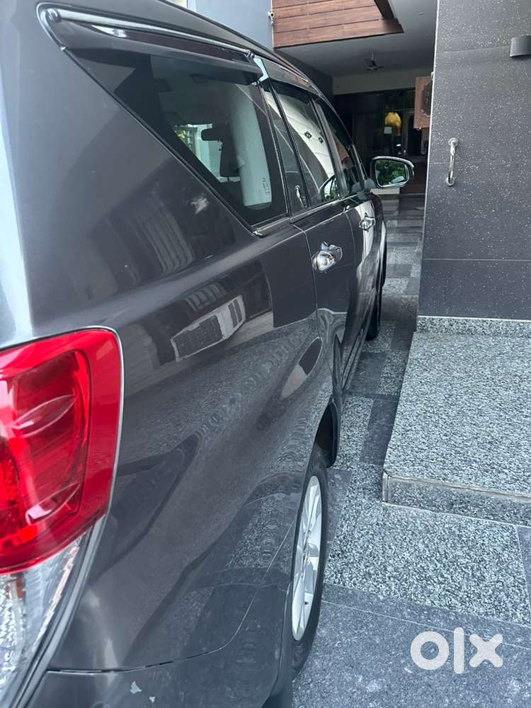 Toyota Innova Crysta 2017 Diesel Well Maintained