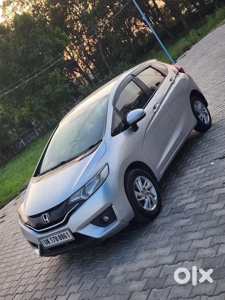 Honda Jazz V 
Power Windows 
Power Steering 
Power Break