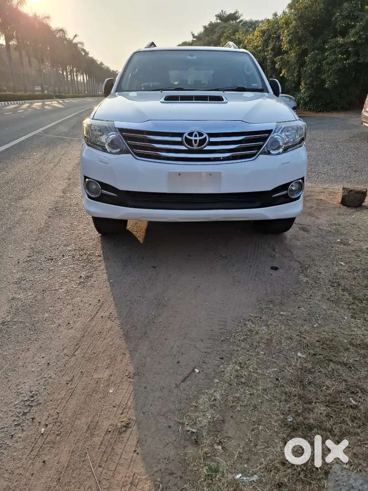 Toyota Fortuner 2015 Diesel 121560 Km Driven, Complete Showroom Track