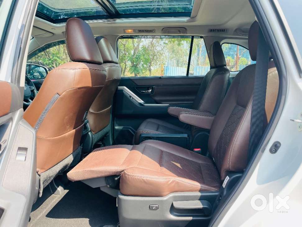 Toyota Innova Hycross 2.0 Zx (o) Hybrid 7 Str, 2024