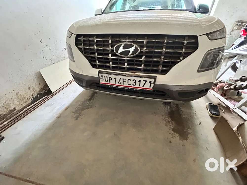 Hyundai Venue 2022 Petrol 33000 Km Driven