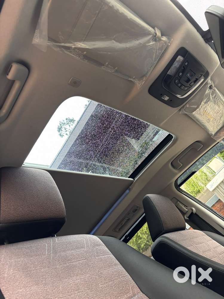 Toyota Innova Hycross 2.0 Vx Hybrid 7 Str, 2023, Petrol
