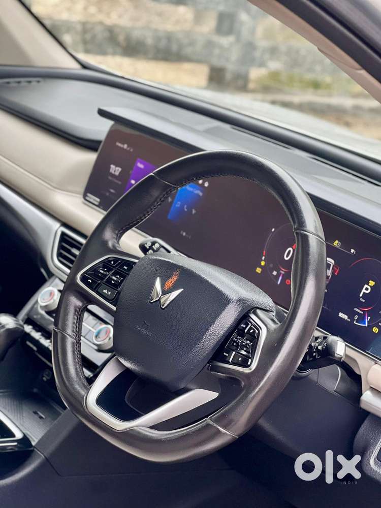 Mahindra Xuv700 2.0 Ax 7 Petrol At Luxury Pack Str, 2022, Petrol