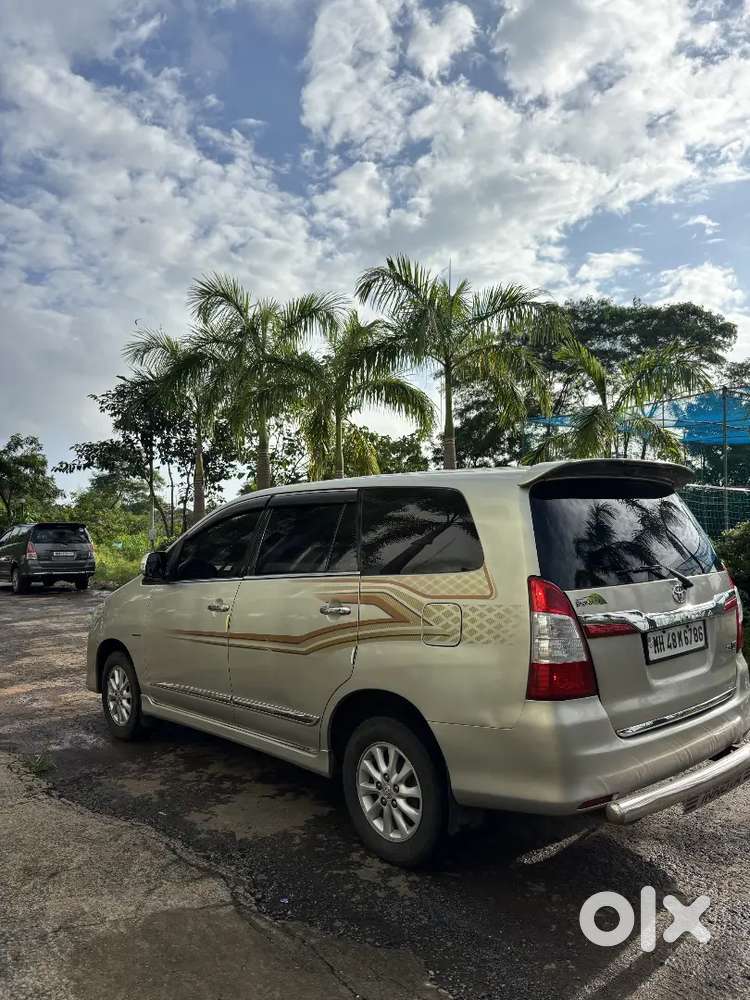 Toyota Innova 8 Str 2012