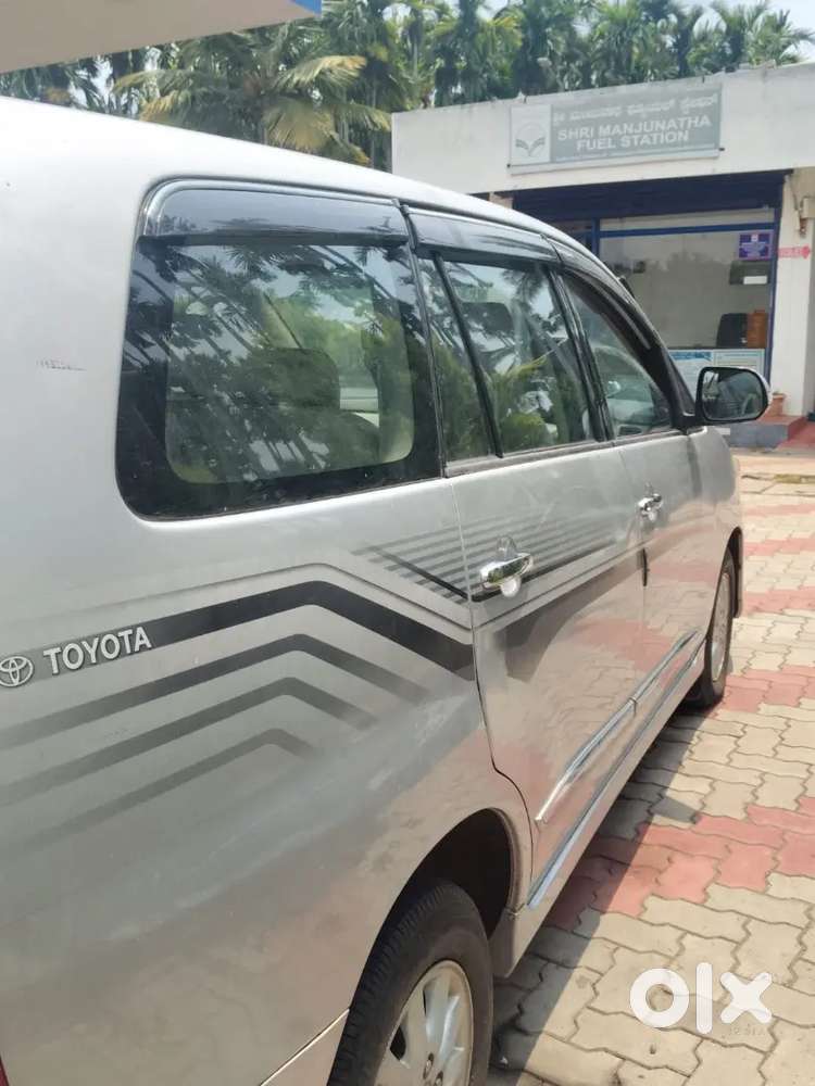 Toyota Innova 2014