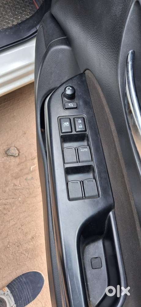 Maruti Suzuki Swift Vxi With Abs, 2016, Petrol