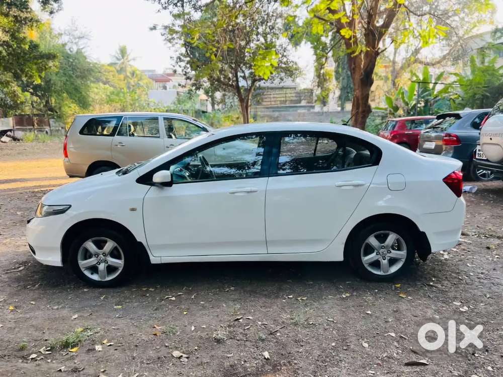Doctor Driven Well Maintained Full Service Petrol Car