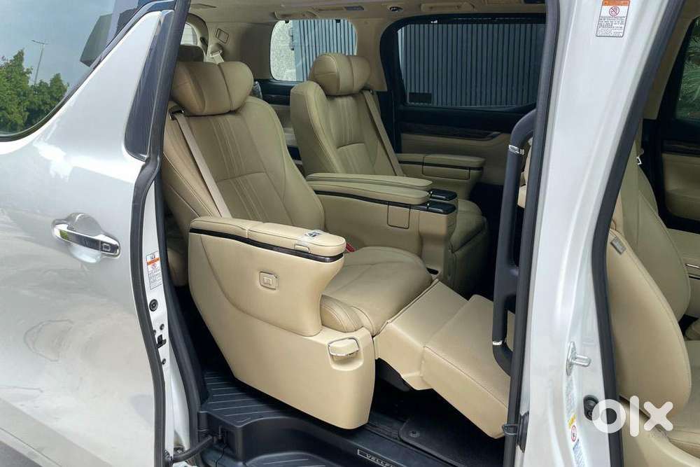 Toyota Vellfire 2.5 Executive Lounge, 2021, Petrol