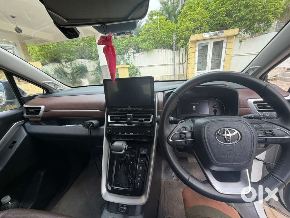 Toyota Innova Hycross 2024