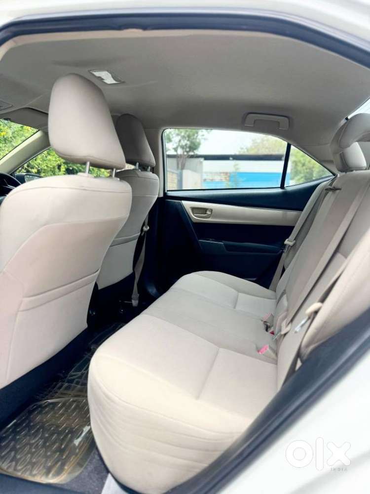 Toyota Corolla Altis 1.8 J, 2015, Petrol