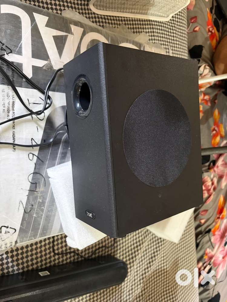 Boat aavante 2.1 300 40w zukbar and subwoofer wired