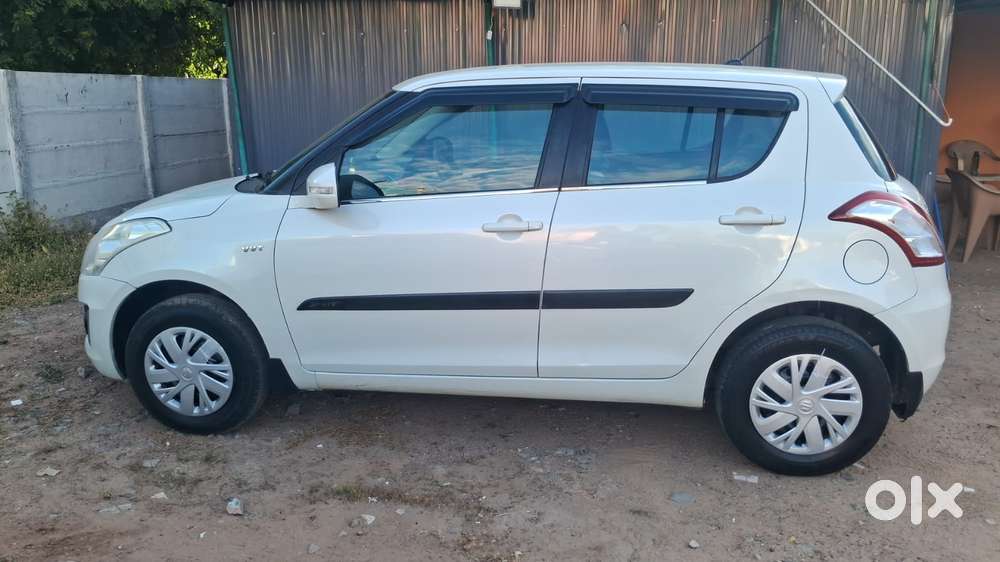 Maruti Suzuki Swift Vxi Optional, 2015, Petrol