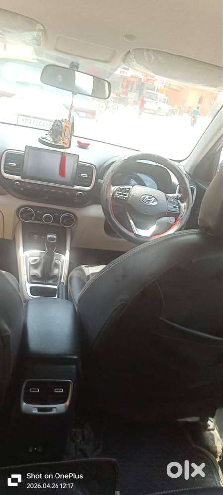 Hyundai Venue 2024 Petrol Well Maintained