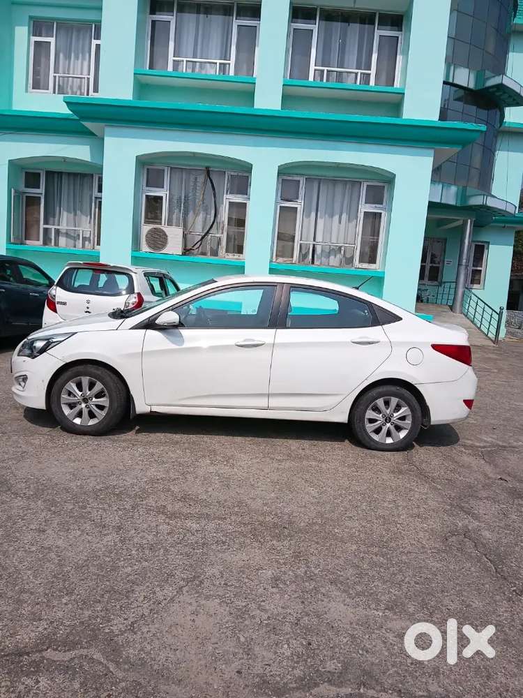 Fluidic Hyundai Verna White