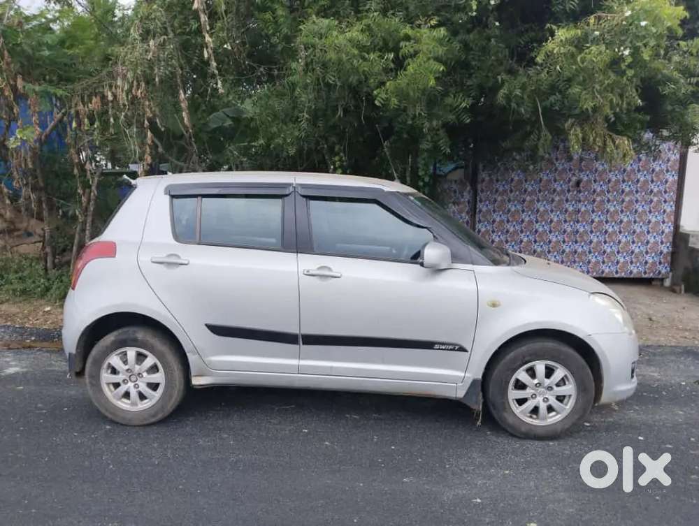 Maruti Suzuki Swift 2010 Petrol 81000 Km Driven