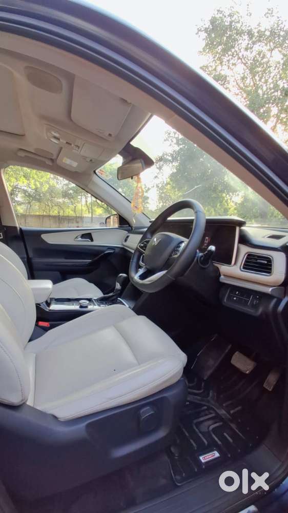Mahindra Xuv700 2.0 Ax 7 Petrol At Luxury Pack Str, 2021, Petrol