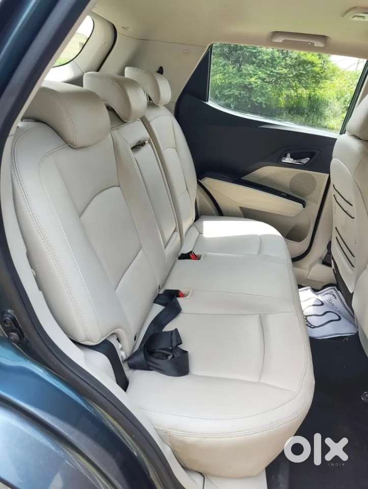 Mahindra Xuv300 W8 (o) 1.5 Diesel Amt, 2022, Diesel