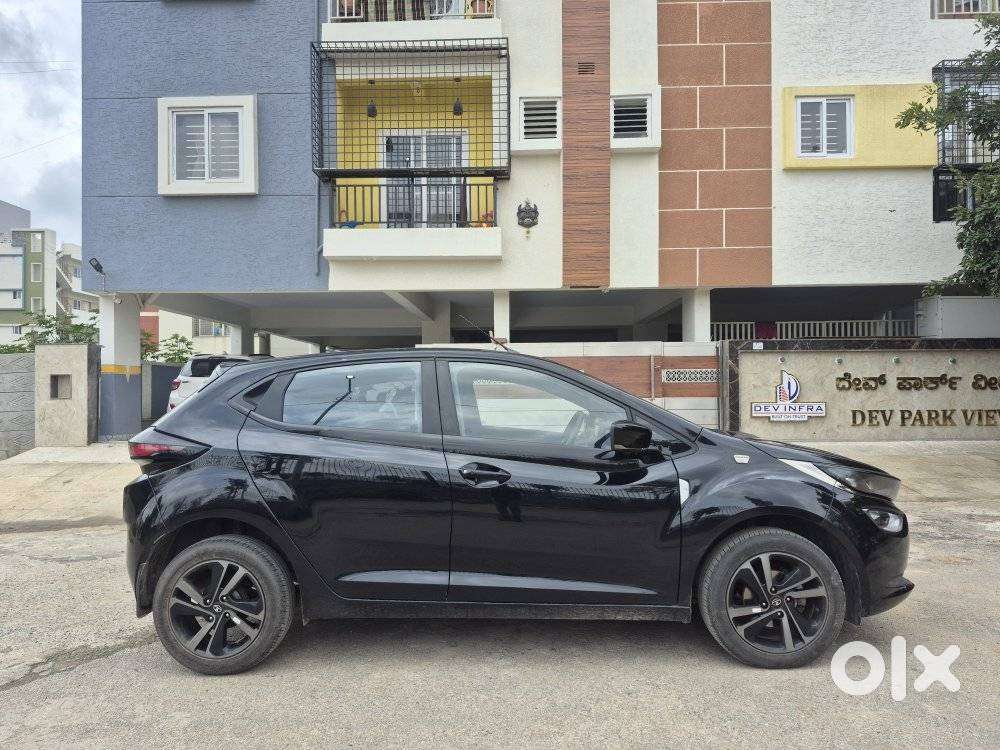 Tata Altroz 1.2 Xza Plus Dark Edition Dct, 2022, Petrol