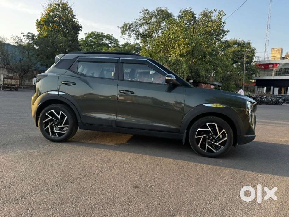 Mahindra Xuv 3xo Ax7l 1.2 Petrol At (pg), 2025, Petrol