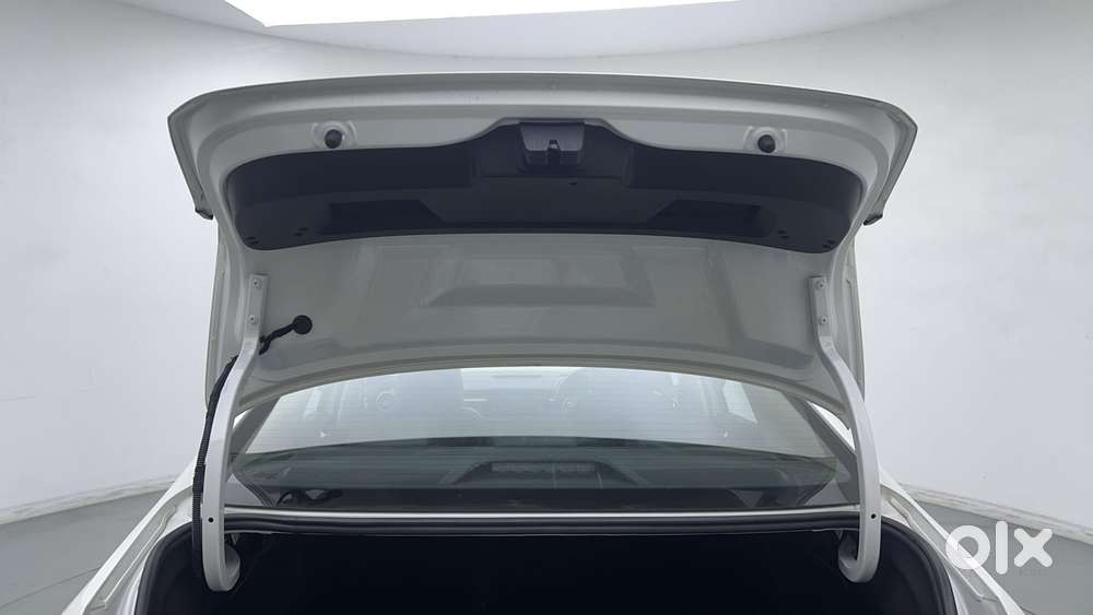 Skoda Slavia Style 1.0l Tsi At, 2023, Petrol