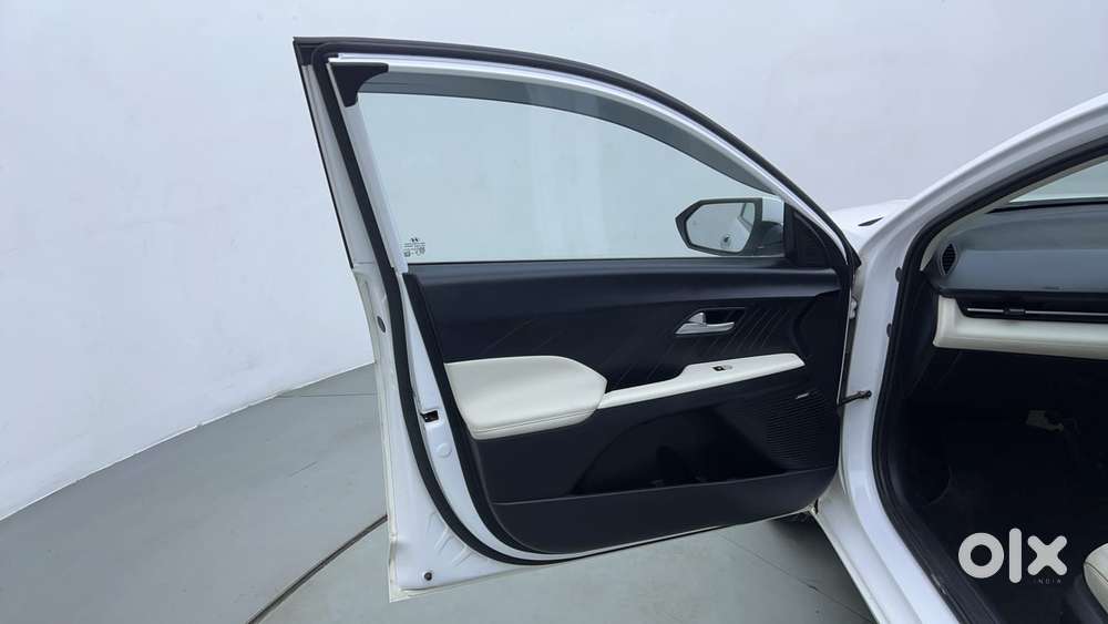 Hyundai Verna 1.5 Sx (o) Vtvt Ivt, 2023, Petrol