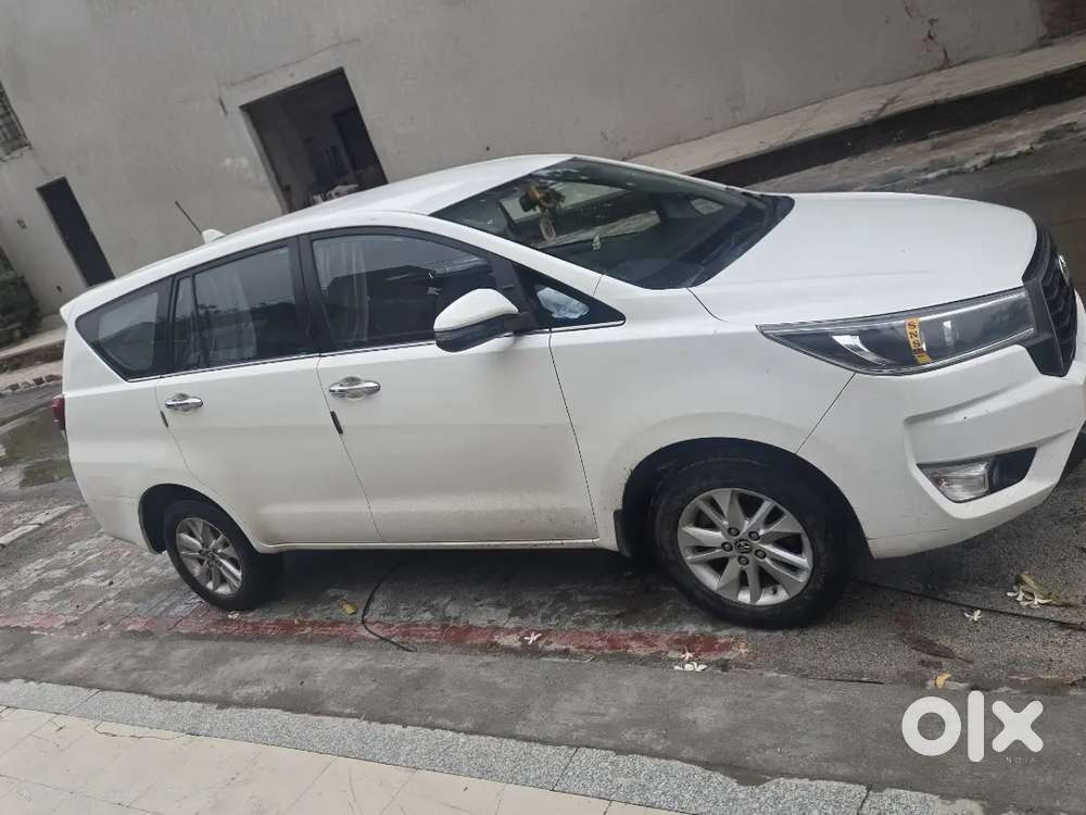 Toyota Innova Crysta 2017 V 8