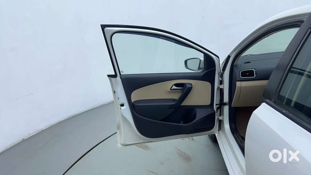 Volkswagen Polo Petrol Highline 1.2l, 2016, Petrol