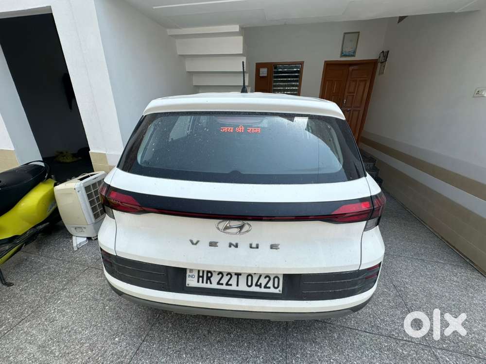 Hyundai Venue 2023 Petrol 75000 Km Driven