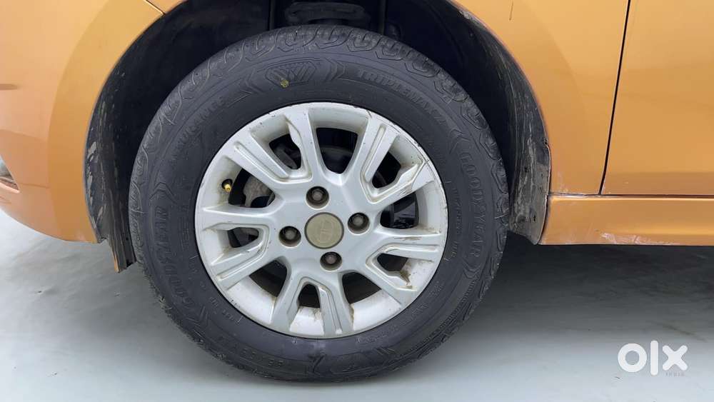 Tata Tiago Xza, 2017, Petrol