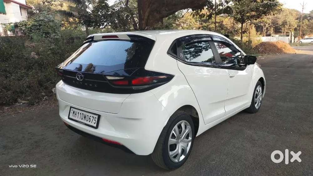 Tata Altroz 2023 Cng & Hybrids 42685 Km Driven