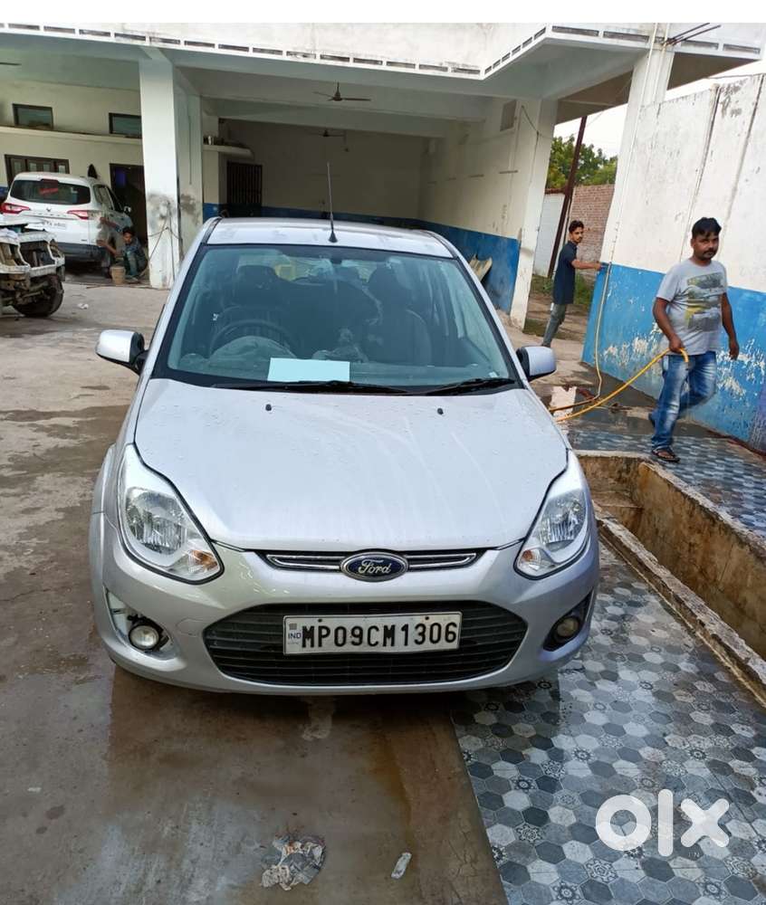 Ford Figo Petrol Zxi 2015 Year