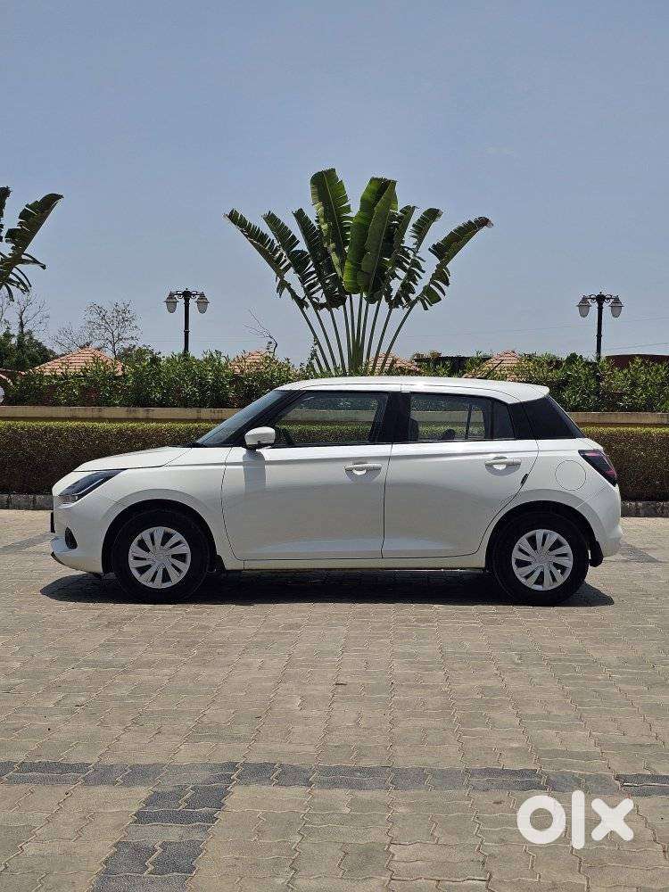 Maruti Suzuki Swift Vxi + Manual, 2025, Petrol