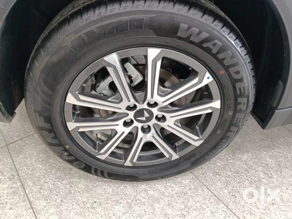 Mahindra Xuv700 2.2 Ax 7 Diesel Mt Luxury Pack Str, 2025, Diesel