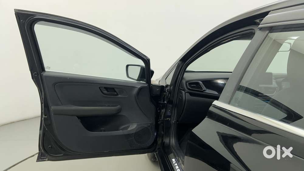 Tata Altroz 1.2 Xza Plus Dark Edition Dct, 2022, Petrol