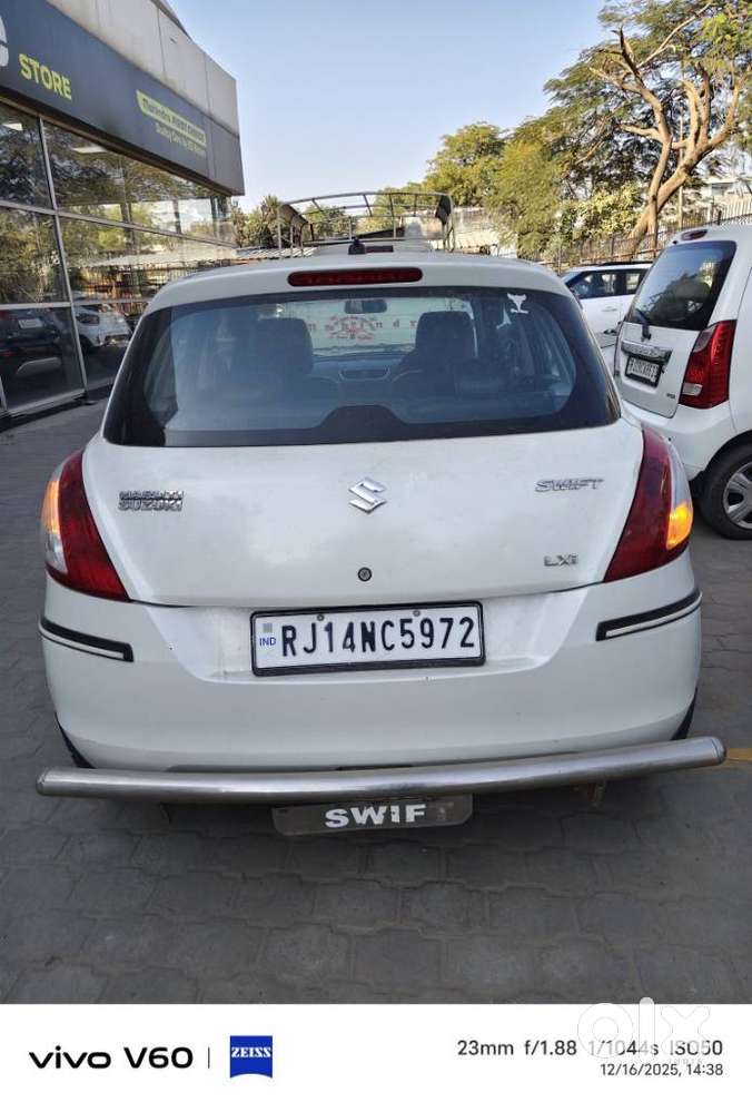 Maruti Suzuki Swift Lxi Optional-o, 2016, Petrol