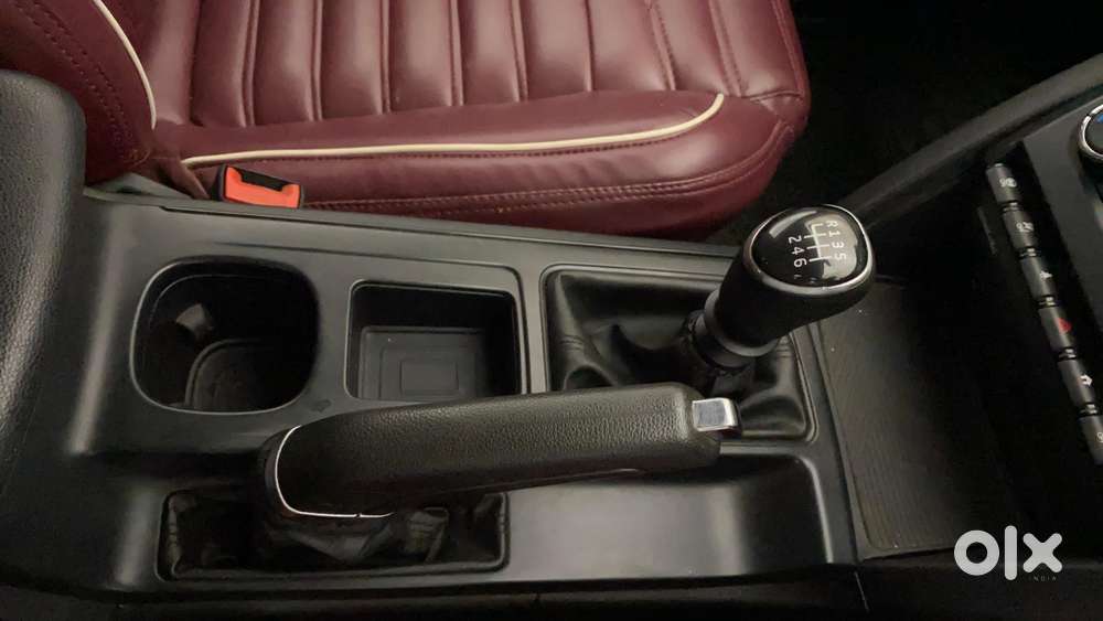 Mahindra Xuv700 2.0 Mx Petrol Mt 5 Str, 2023, Petrol