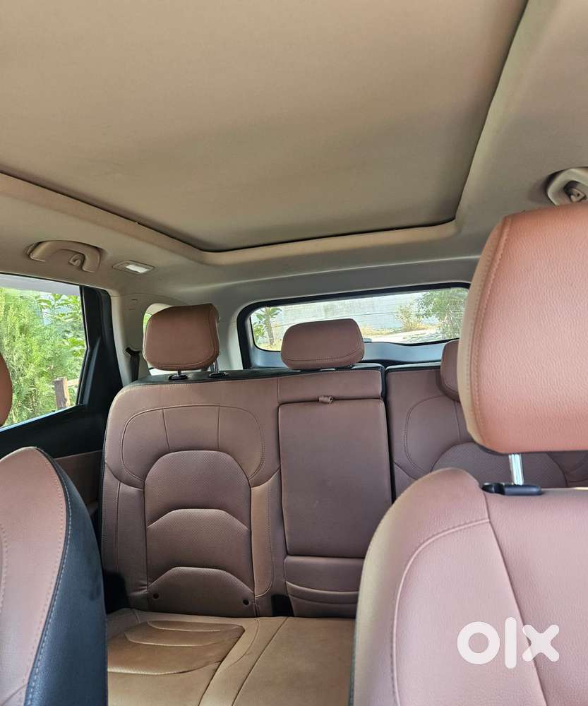 Mg Hector Plus Sharp Pro 1.5 Turbo Petrol  Cvt 7 Str Dual Tone, 2023..