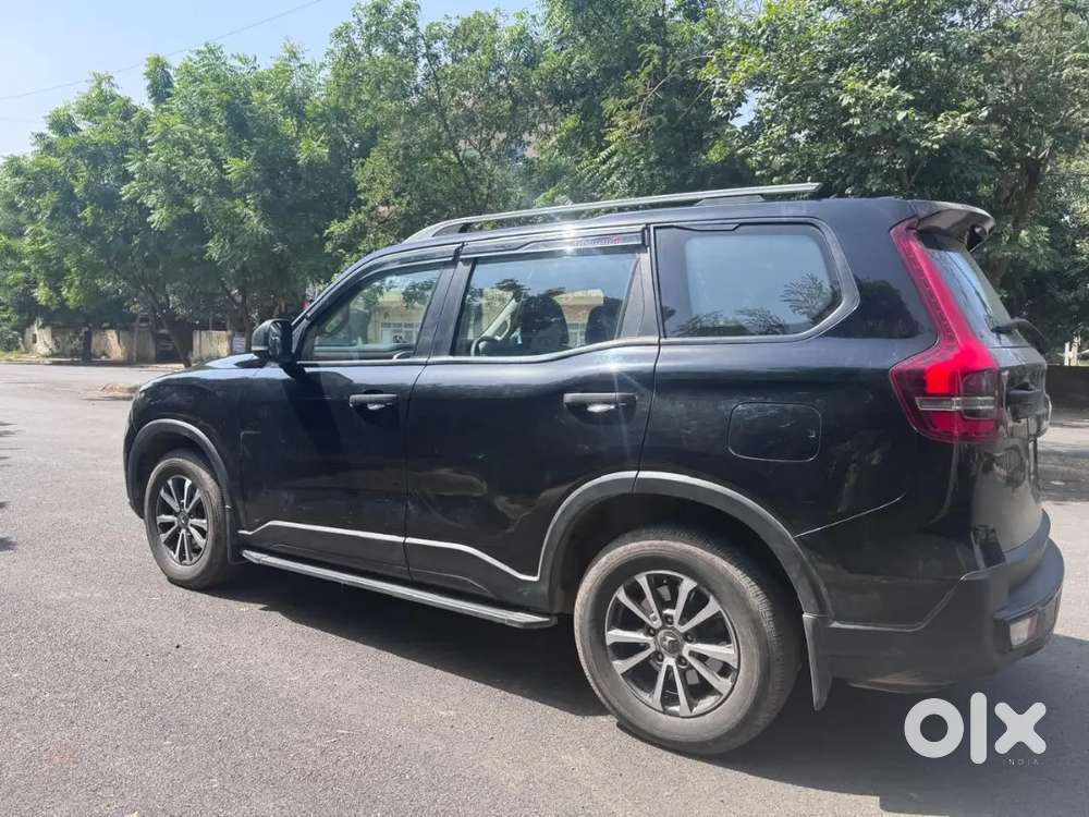 Scorpio-n Z2 Diesel Black | 1st Owner | Only 30,000 Km