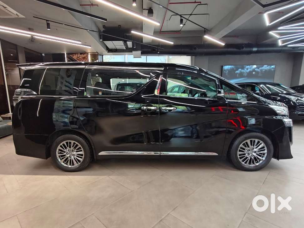 Toyota Vellfire Vip – Executive Lounge, 2022, Petrol