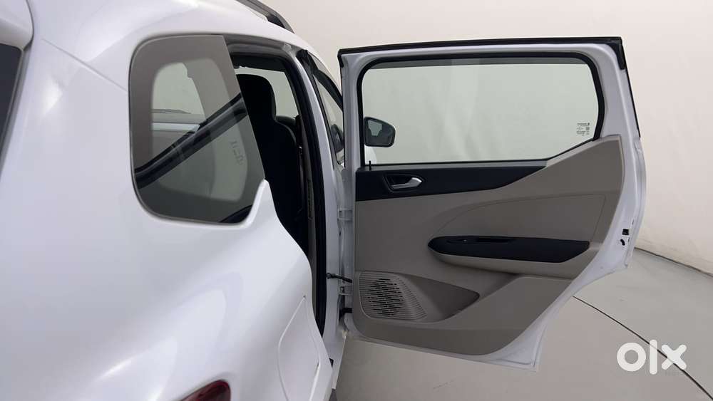 Renault Triber Rxz Easy-r Amt, 2020, Petrol