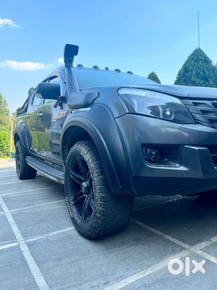 Isuzu V-cross 2017 Model
