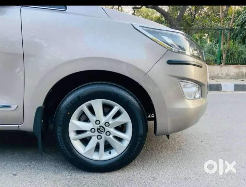 Toyota Innova Crysta 2016 Diesel 112000 Km Driven,