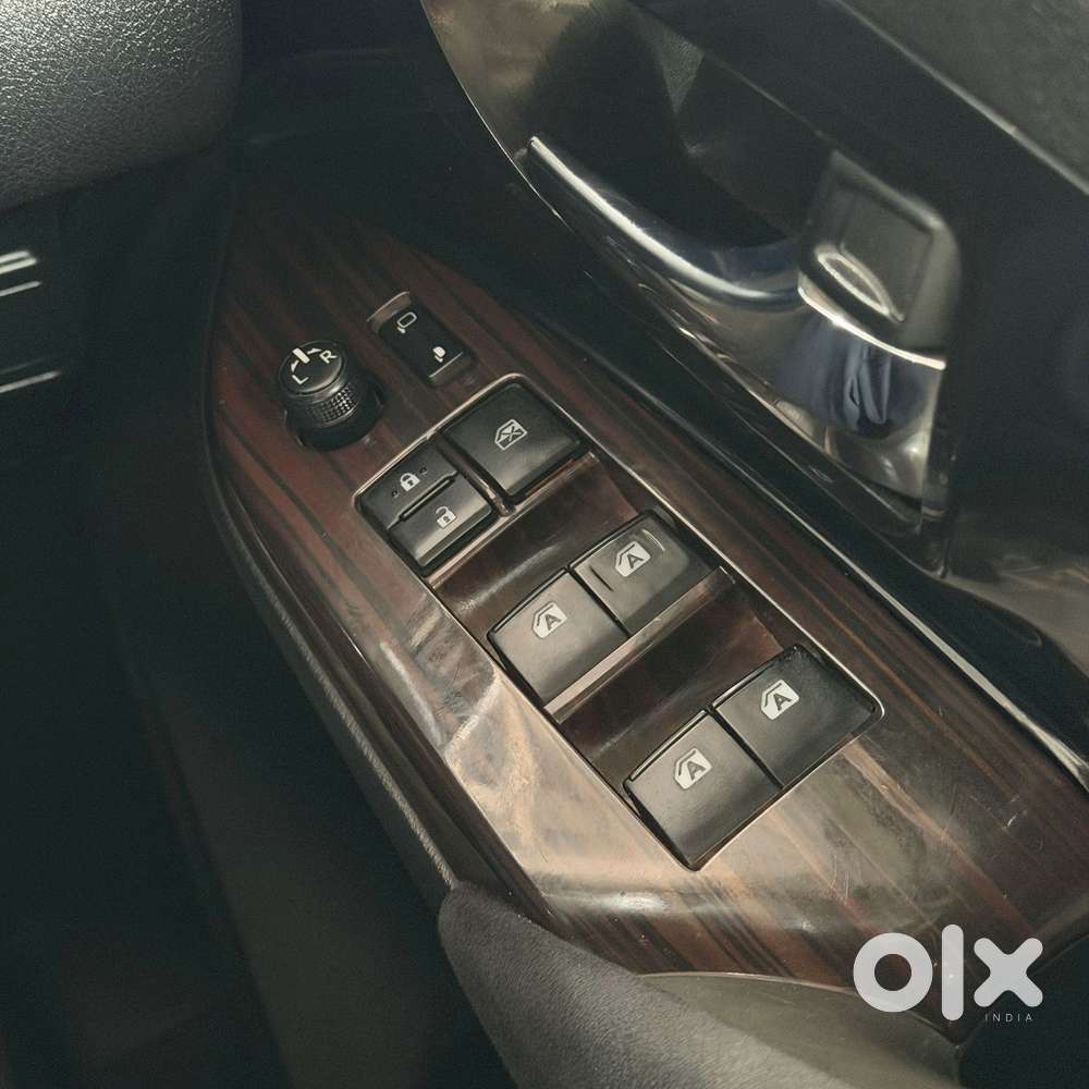 Toyota Innova Crysta [2020-ongoing] 2.4 Vx 8 Str, 2020, Diesel