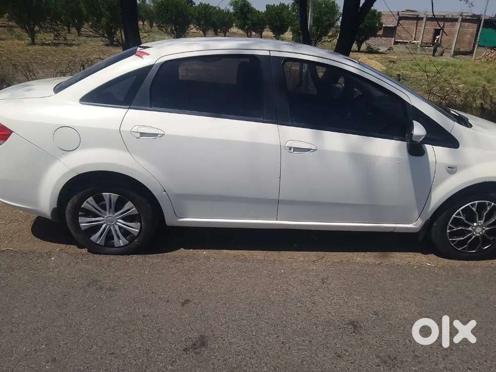 New Car Lena Hai Gadi Ek Dum Kadak Hai Koi Kam Nahi Hai