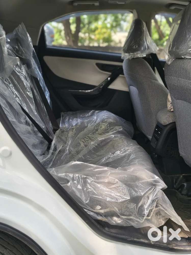 Tata Curvv Pure Plus S 1.2 Revotron Petrol 6mt, 2025, Petrol