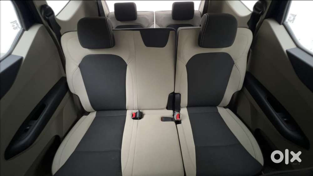 Renault Triber Rxt, 2023, Petrol