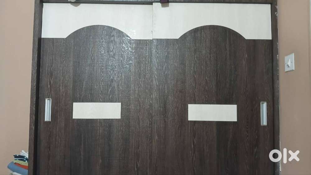 Double Door Wooden Wardrobe / Cupboard &ndash; Good Condition