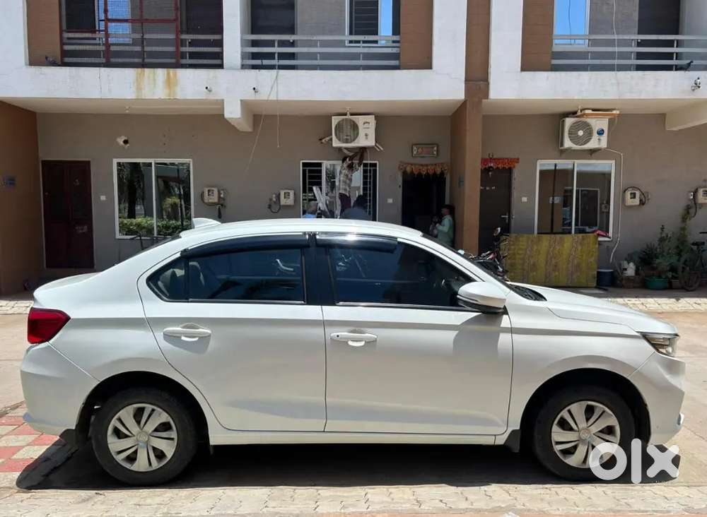 Honda Amaze Single Handed Driven